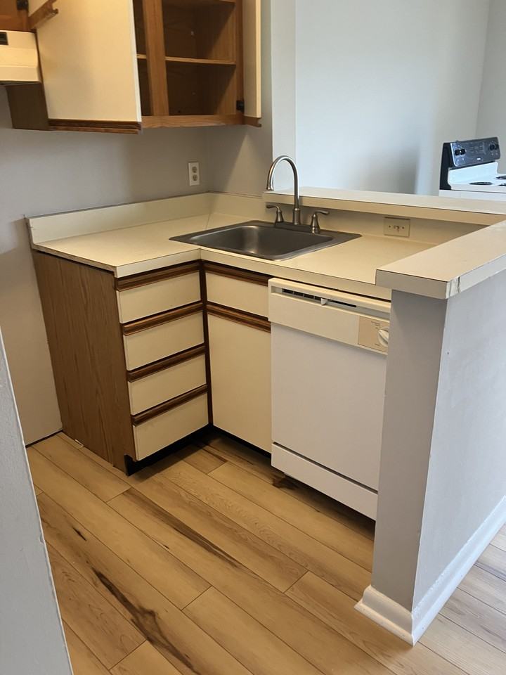 1600 Park Cir #505 - Photo 2 of 4