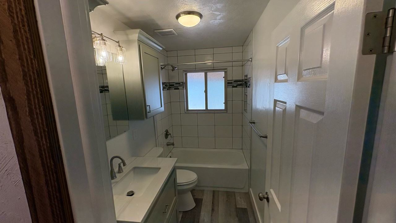 5289 Free Ave - Photo 4 of 10