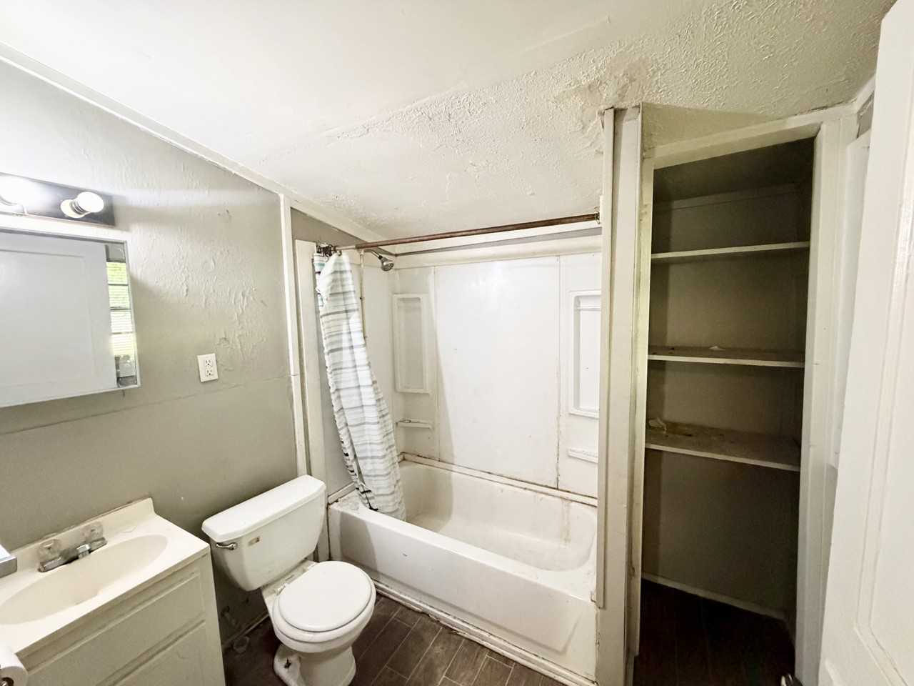 2602 6th Ave N - Photo 3 of 7