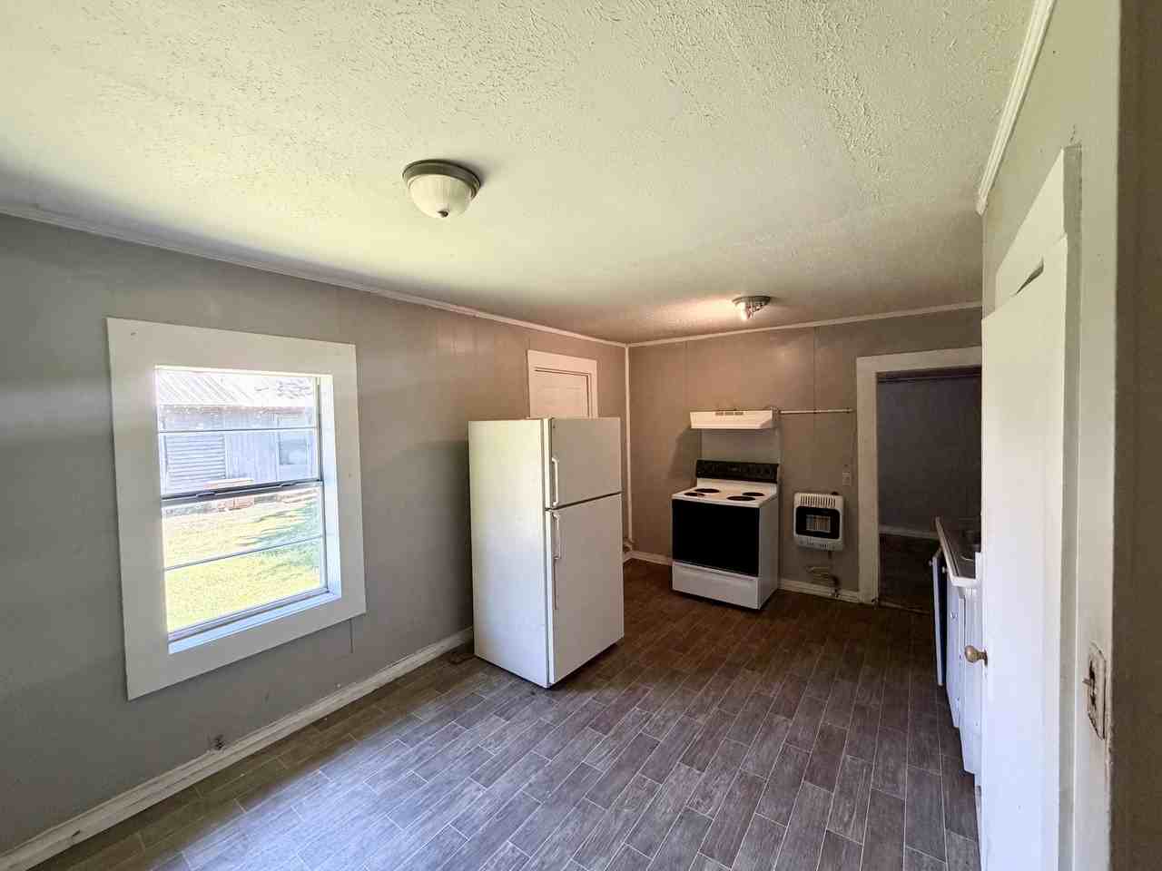 2602 6th Ave N - Photo 6 of 7