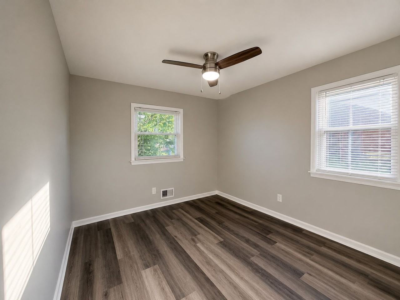 5306 Senator Ln - Photo 2 of 12