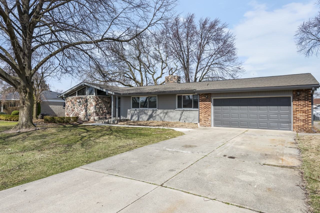 16615 Walcliff Dr - Photo 4 of 21
