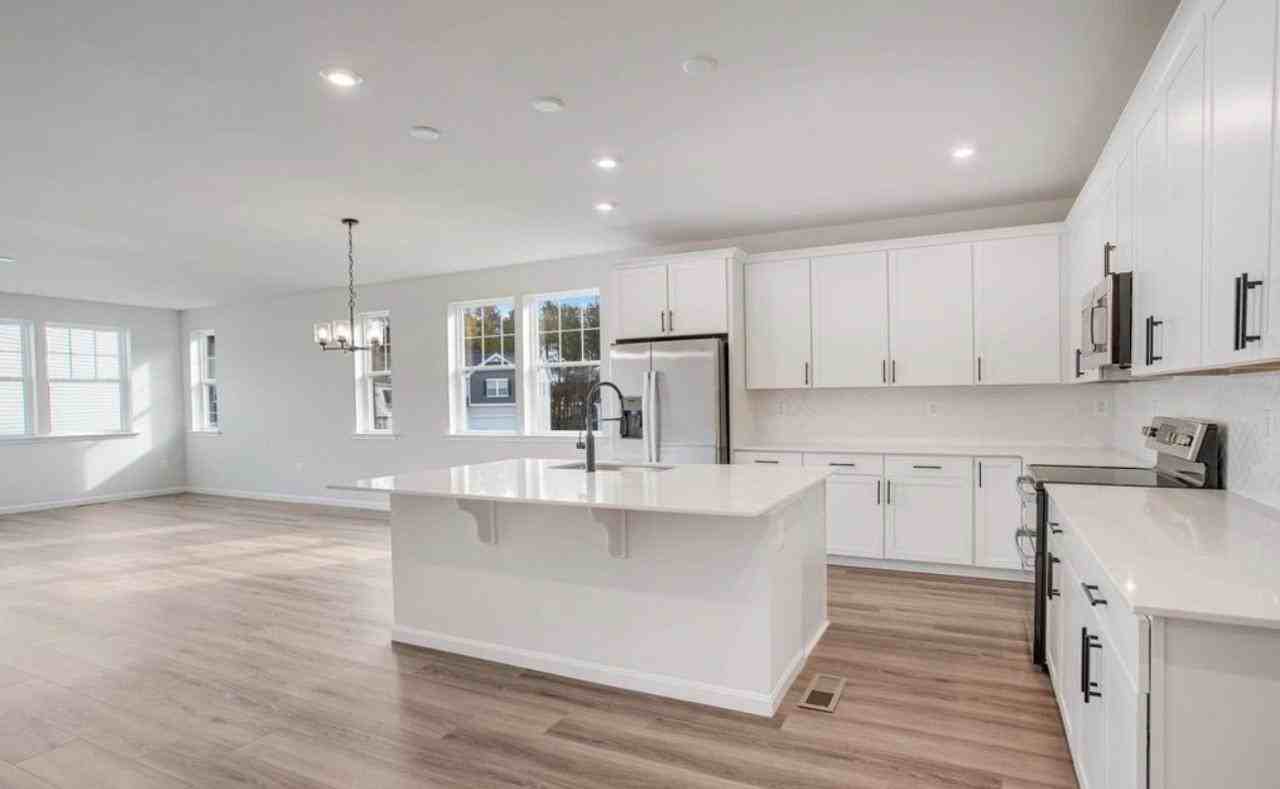 18419 Governor Dr - Photo 6 of 19