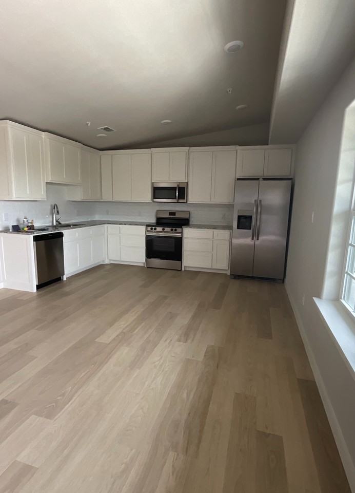 2290 W Tarleton St #202