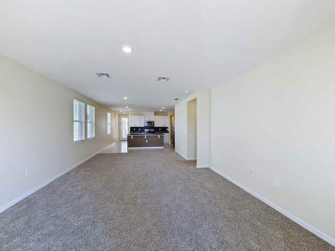 520 Kennedy Dr - Photo 7 of 11