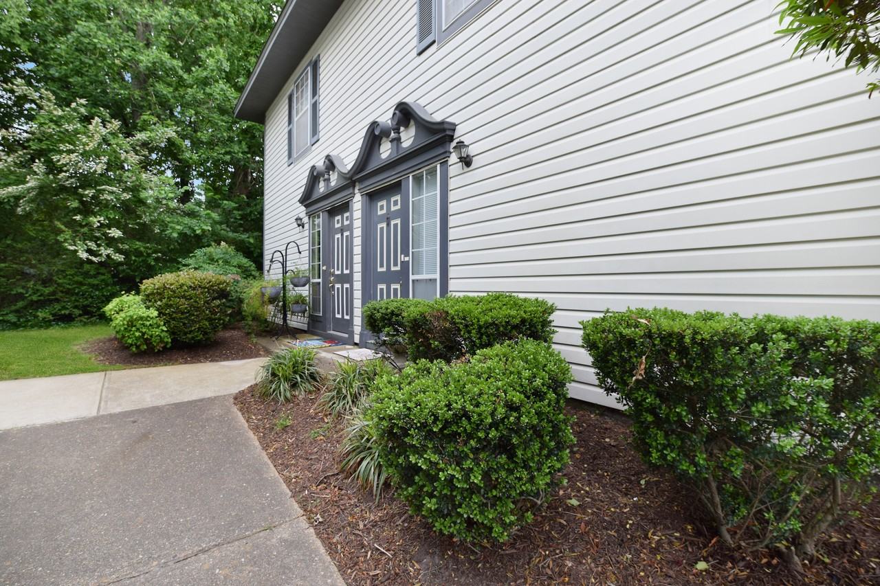 240 Ferdinand Cir