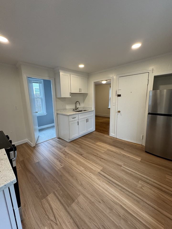 9 1/2 West St #1 - Photo 3 of 7