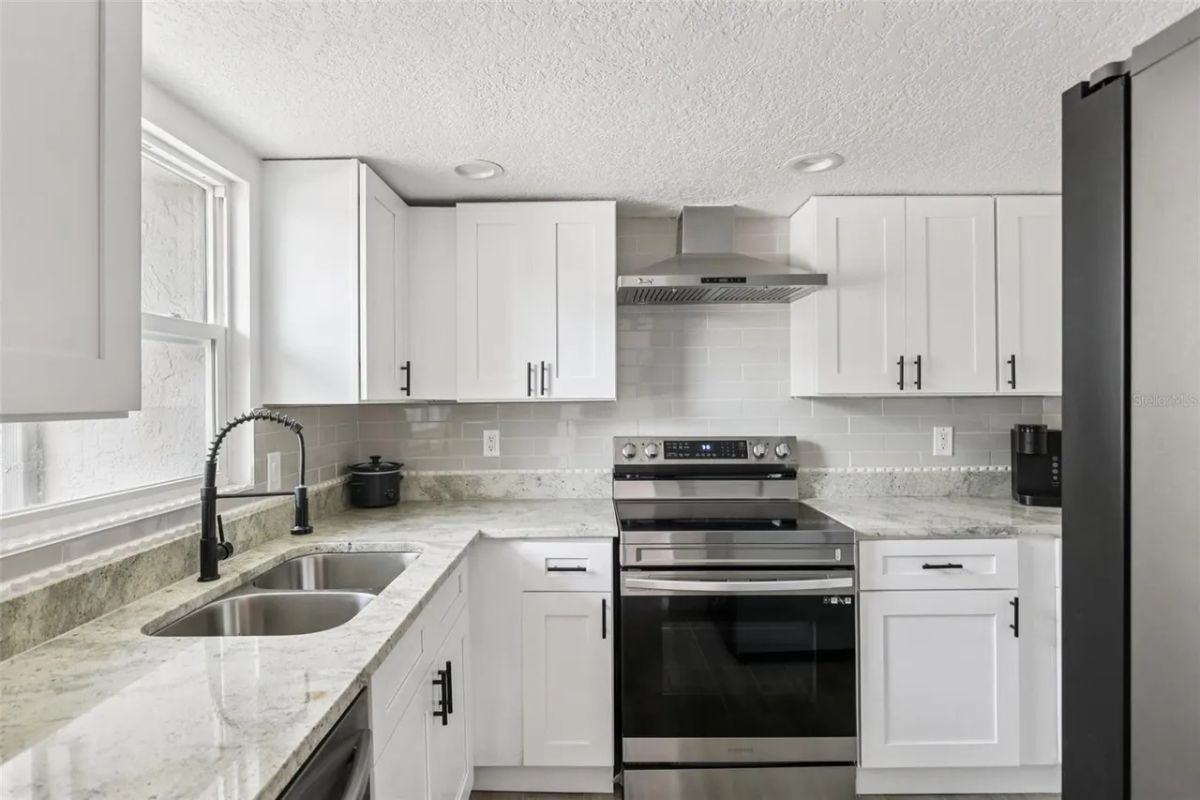 170 E Davis Blvd - Photo 3 of 14