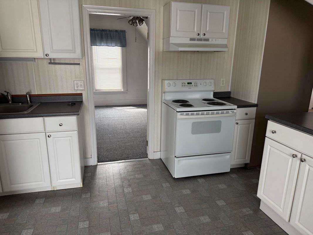 316 Douglas St ##3 - Photo 7 of 15