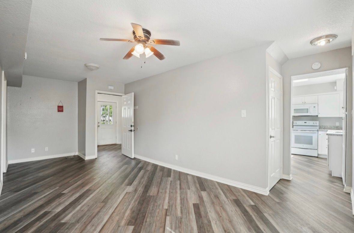 8412 Avenue L ##2 - Photo 3 of 12