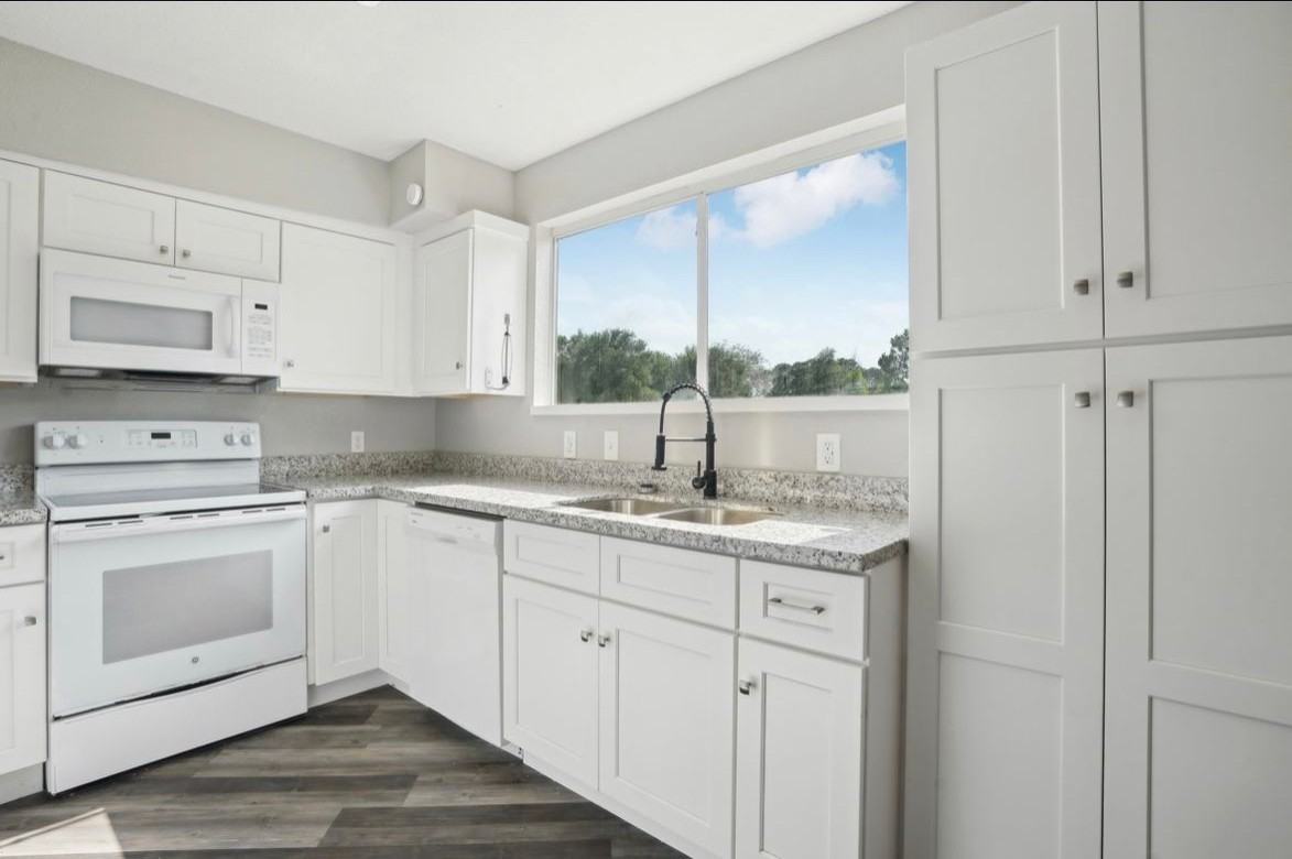 8412 Avenue L ##2 - Photo 5 of 12