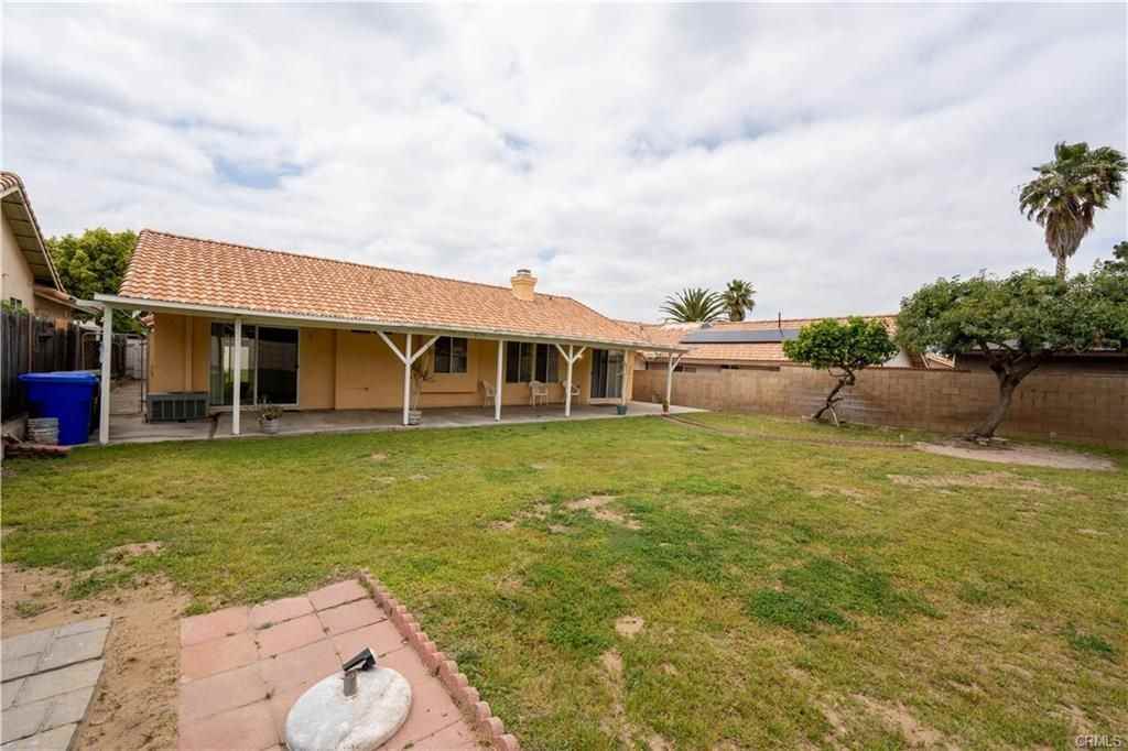 443 S Tamarisk Ave - Photo 3 of 23