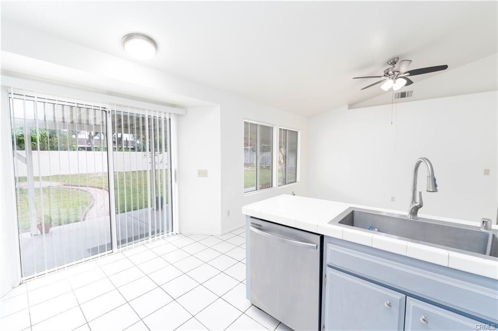 443 S Tamarisk Ave - Photo 4 of 23
