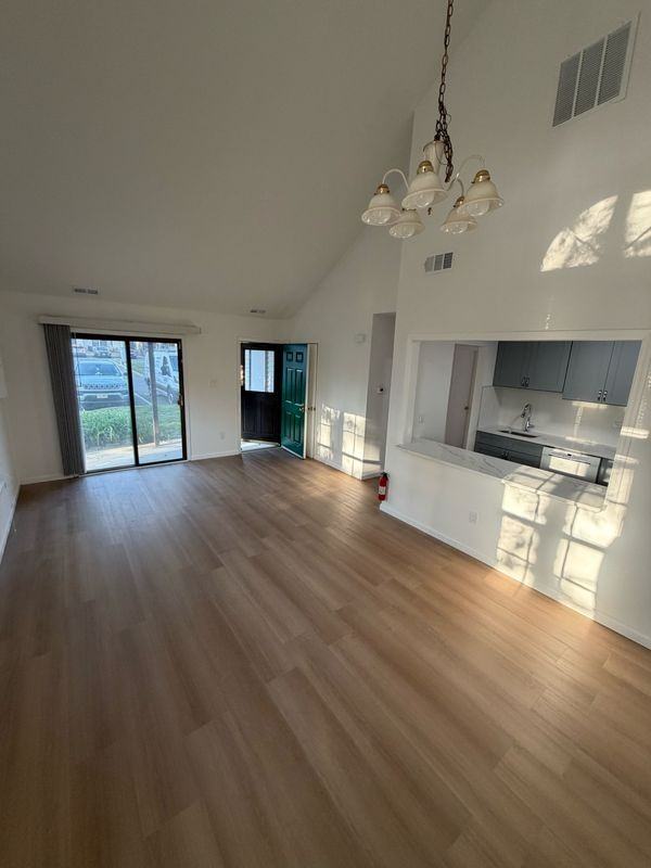 2807 Hawthorn Ct - Photo 2 of 16