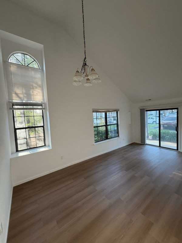 2807 Hawthorn Ct - Photo 3 of 16