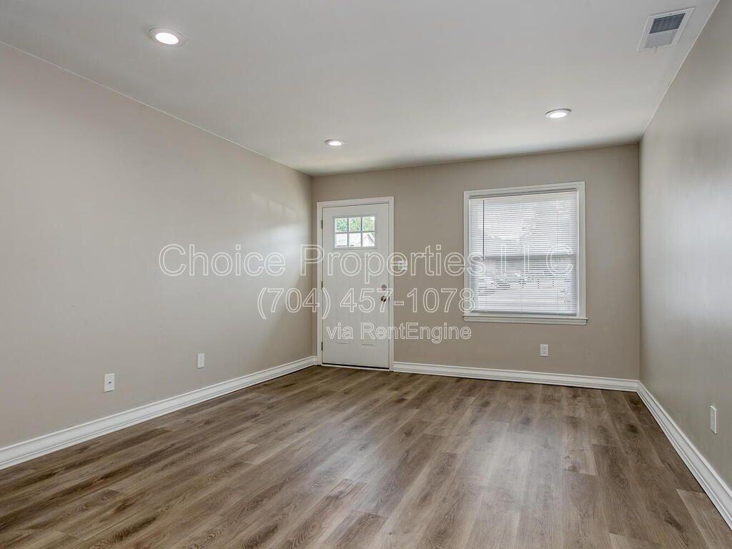 5804 Cedars East Ct #7 - Photo 3 of 21
