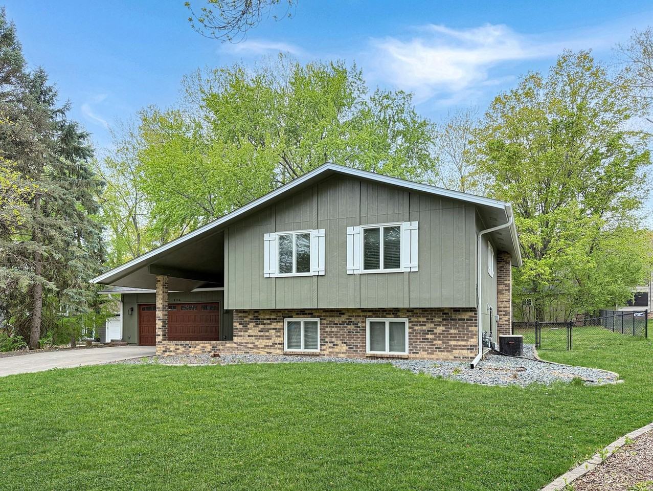8114 Erie Cir - Photo 2 of 18