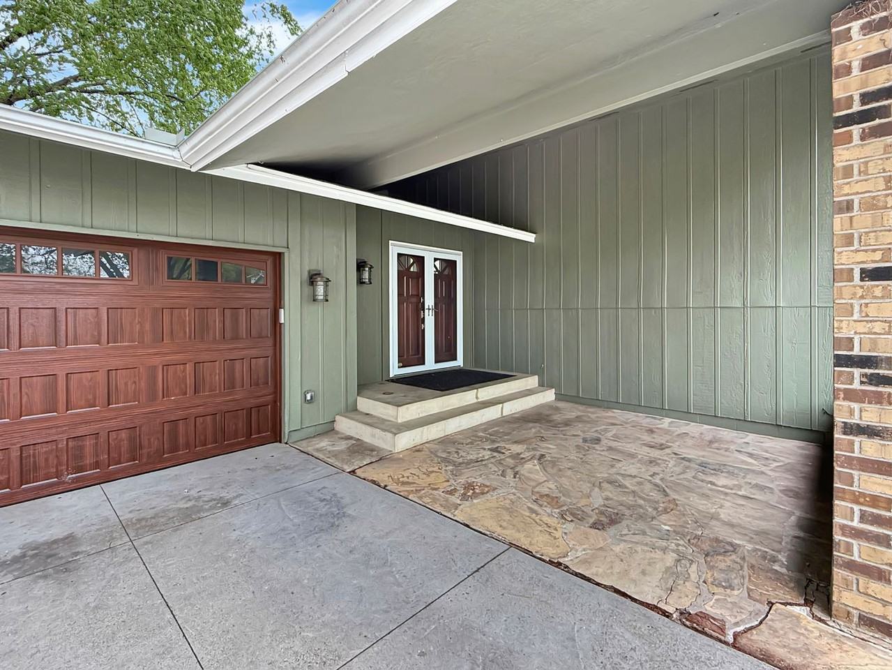 8114 Erie Cir - Photo 3 of 18