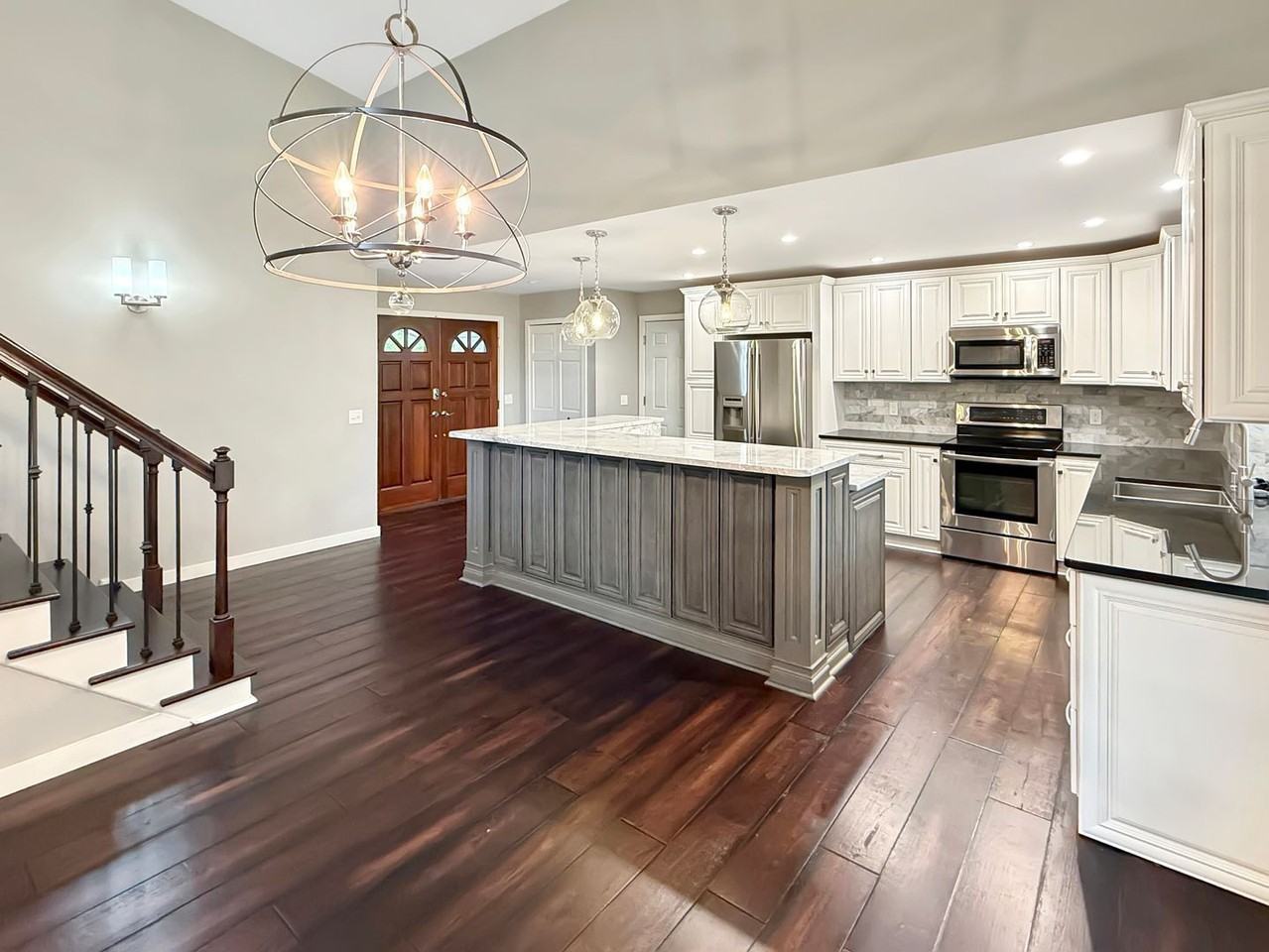 8114 Erie Cir - Photo 5 of 18