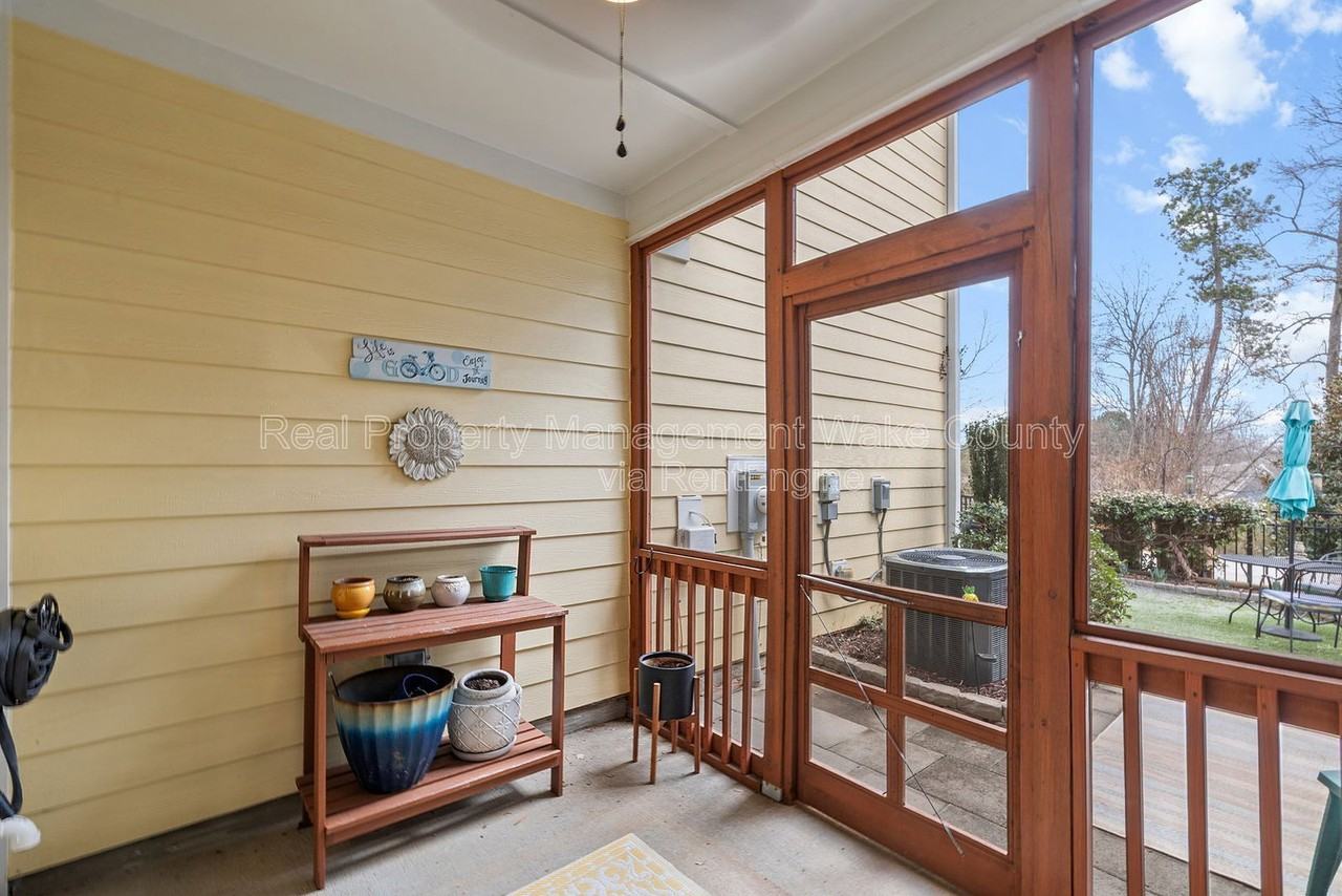 410 Triumph Ln - Photo 2 of 50