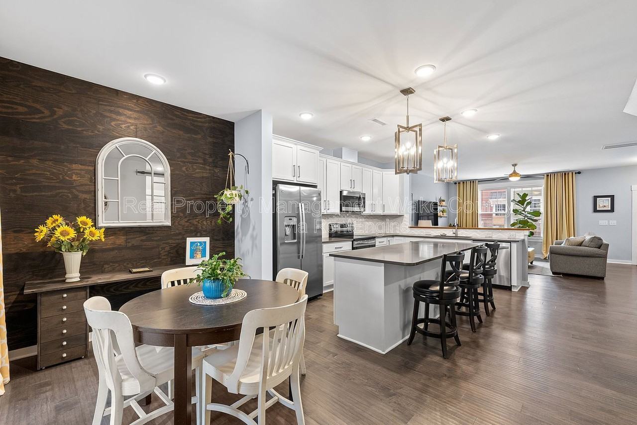 410 Triumph Ln - Photo 4 of 50