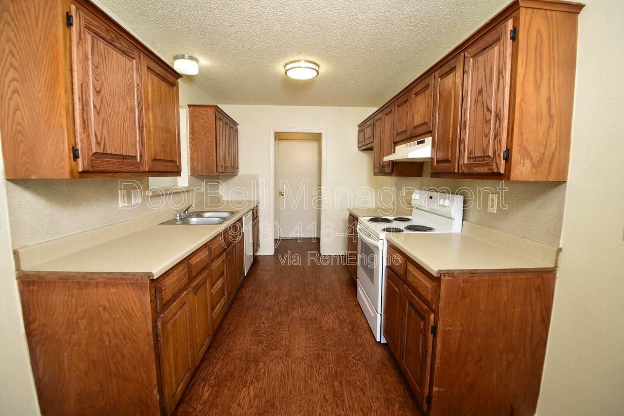 1514 E 73rd Pl - Photo 7 of 20