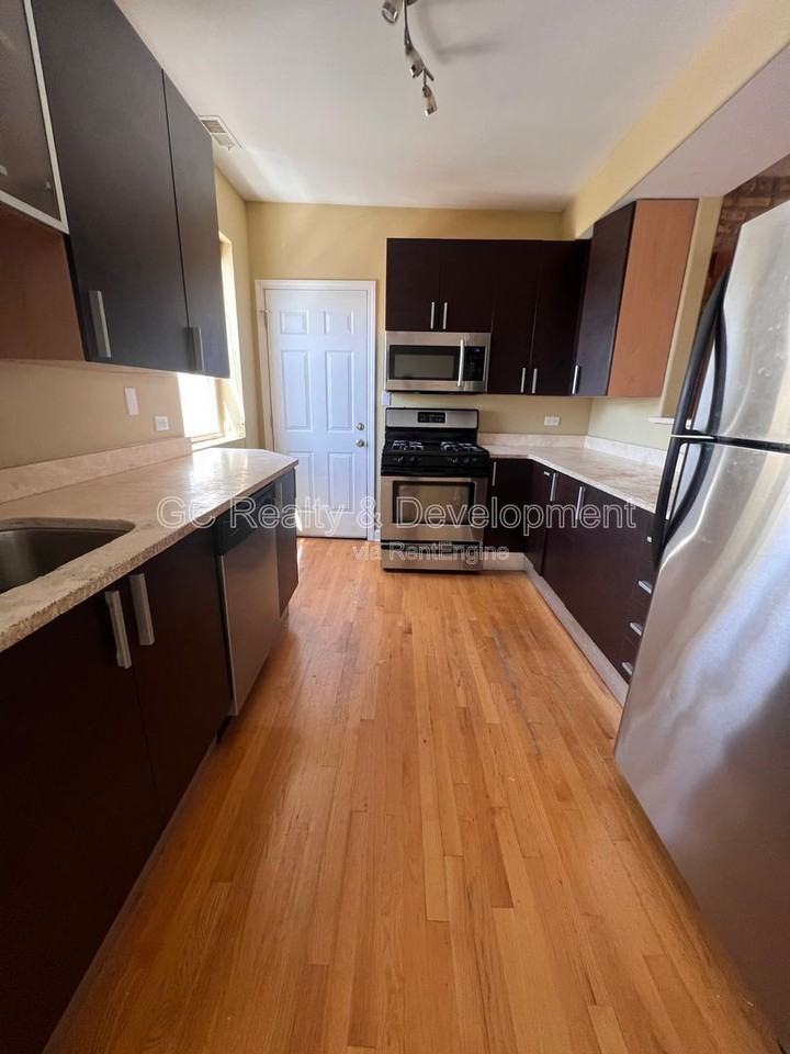 1671 W Farwell Ave #2S - Photo 4 of 19
