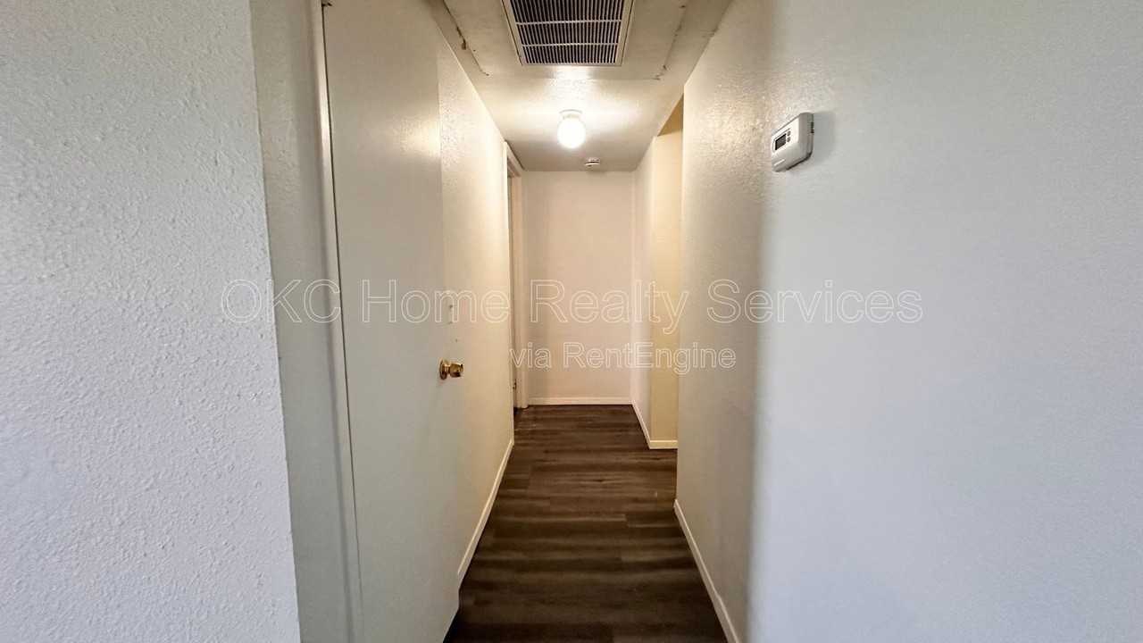 703 Ne 26th St #4 - Photo 7 of 15