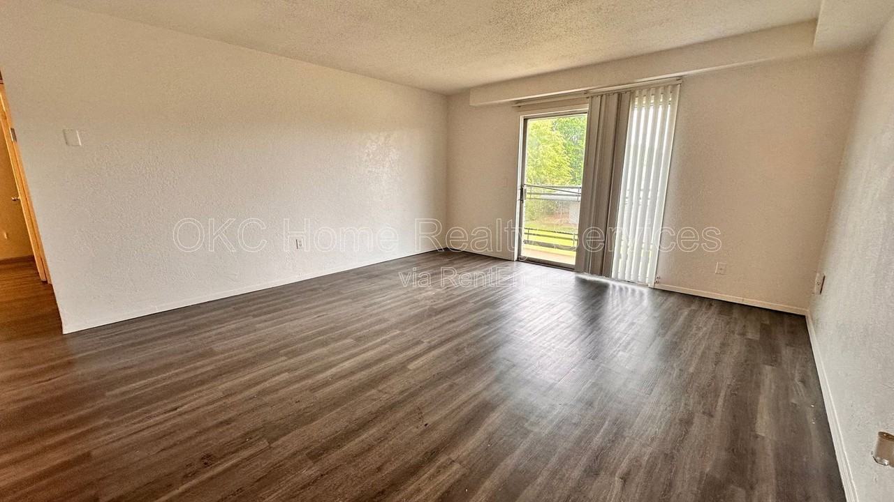714 Ne 27th St #4 - Photo 2 of 18