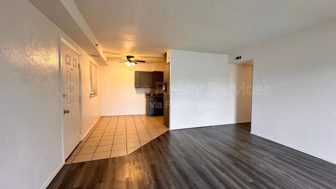 714 Ne 27th St #4 - Photo 3 of 18