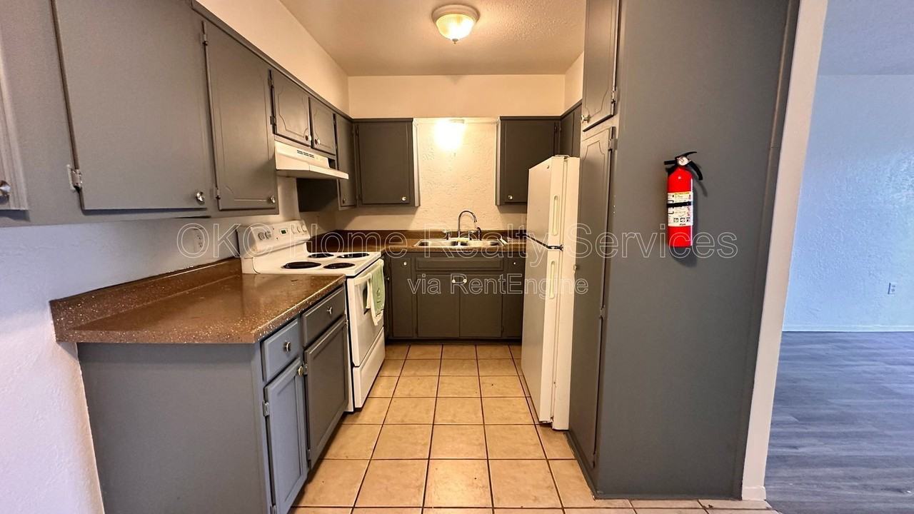 714 Ne 27th St #4 - Photo 4 of 18