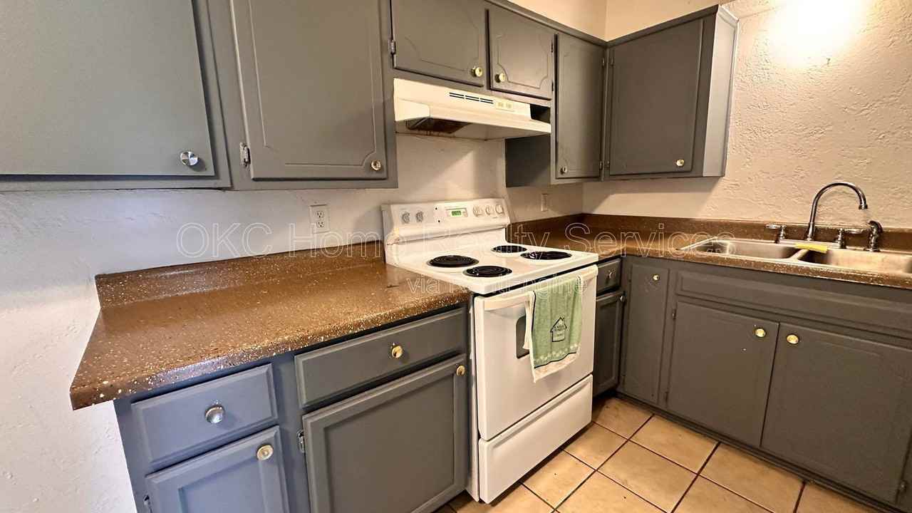714 Ne 27th St #4 - Photo 5 of 18