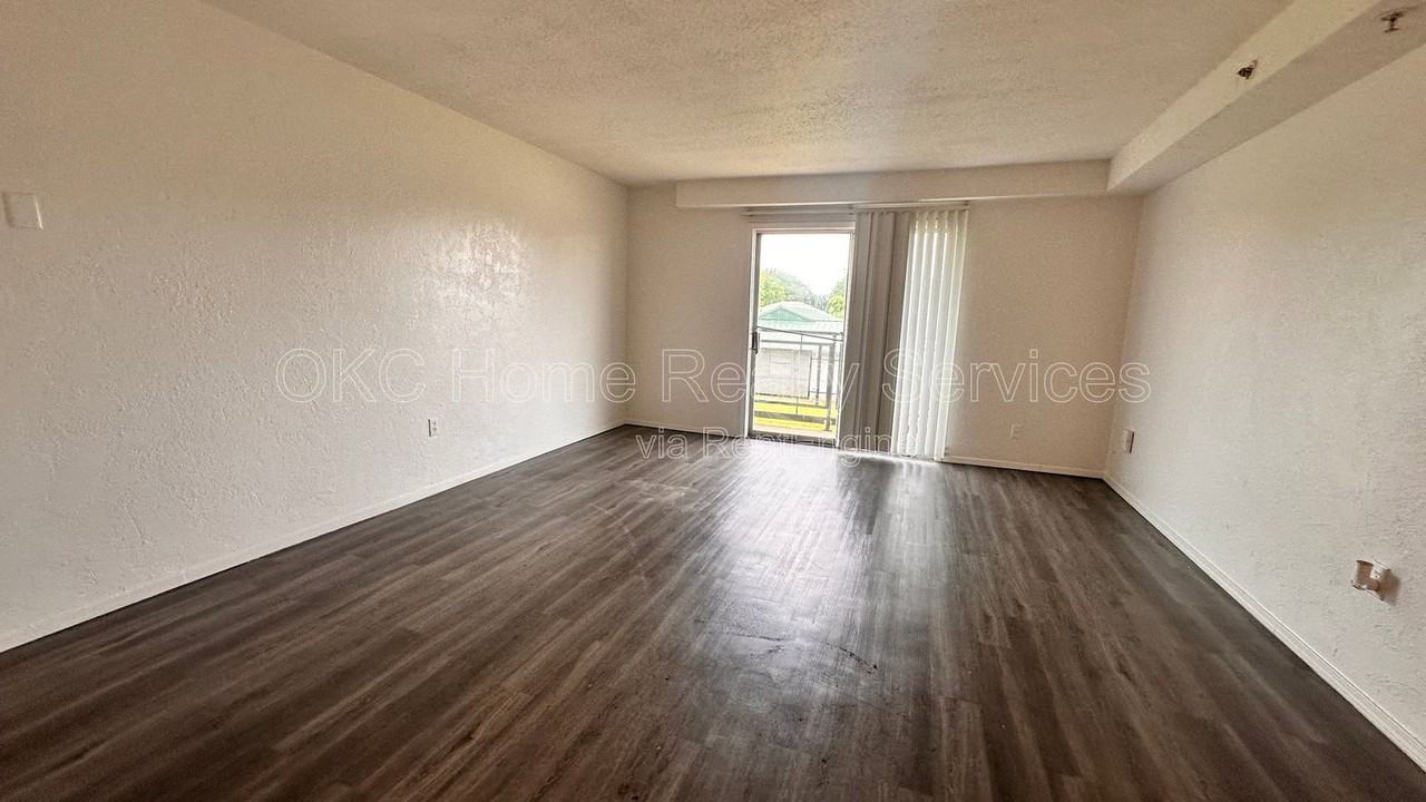 714 Ne 27th St #4 - Photo 7 of 18
