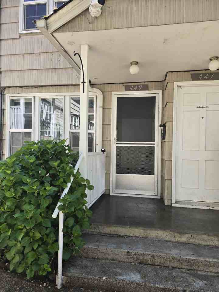 449 Ne Winchester St - Photo 2 of 19
