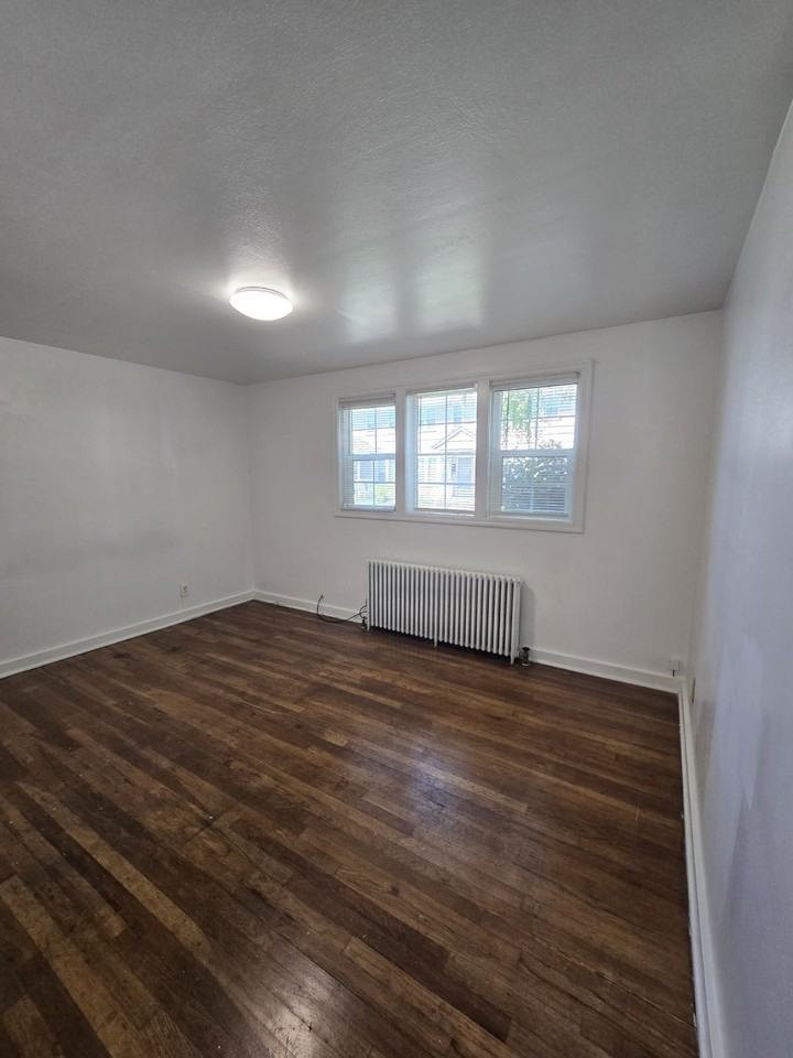 449 Ne Winchester St - Photo 5 of 19