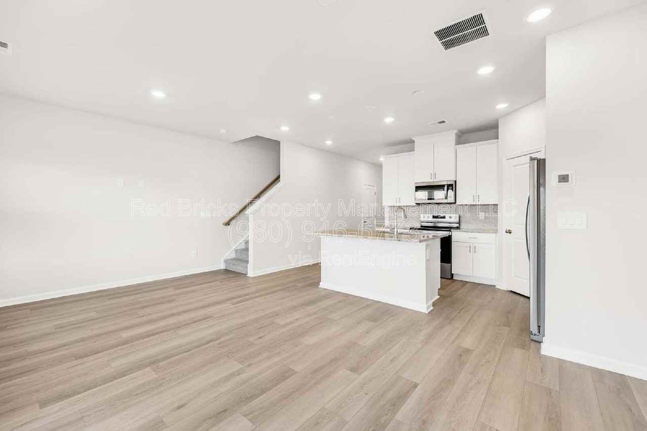 4110 County Down Ave - Photo 4 of 20