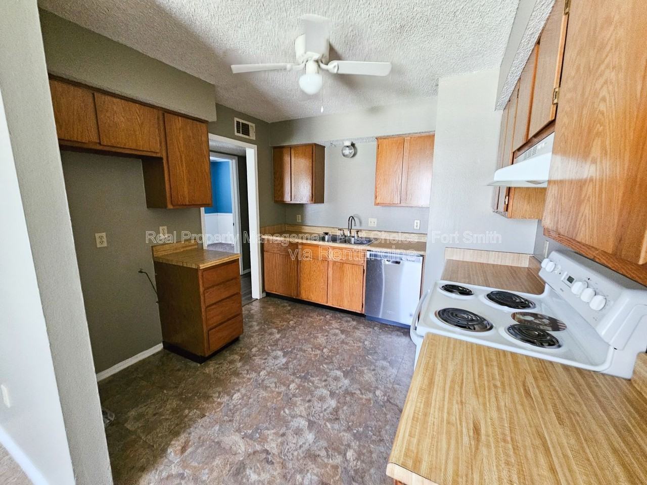 6719 Independence St - Photo 4 of 14