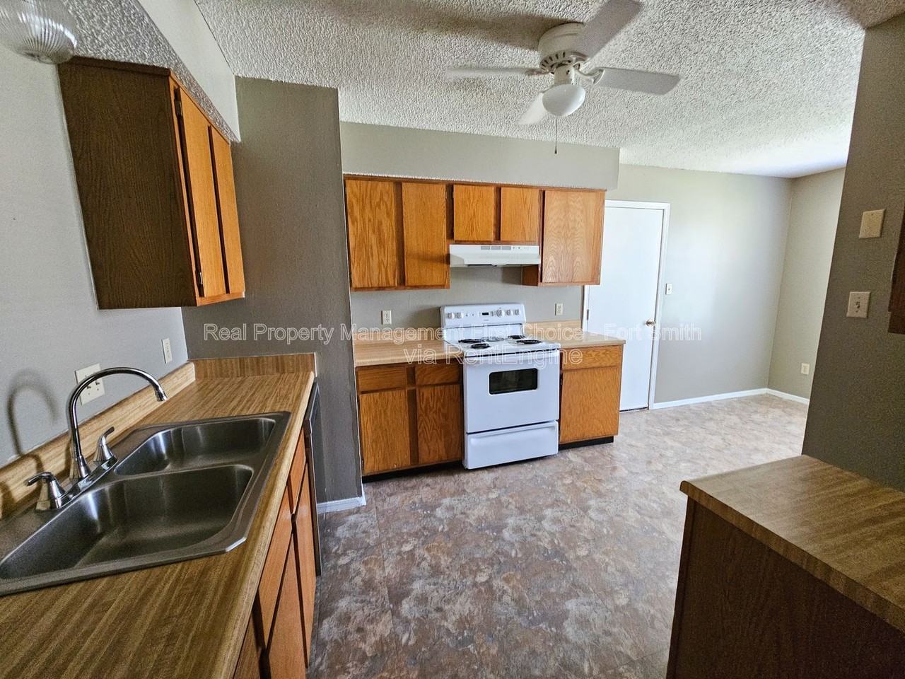 6719 Independence St - Photo 5 of 14