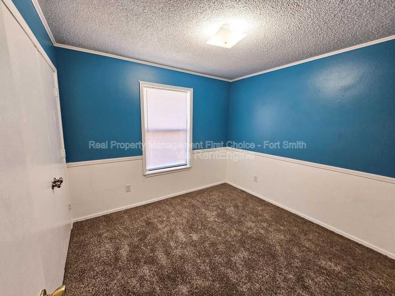 6719 Independence St - Photo 6 of 14