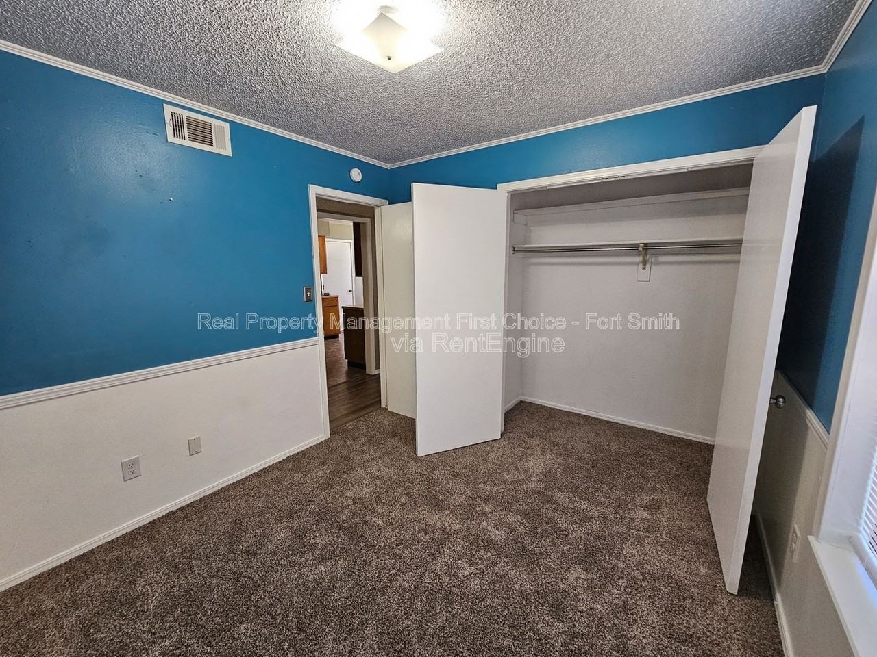 6719 Independence St - Photo 7 of 14