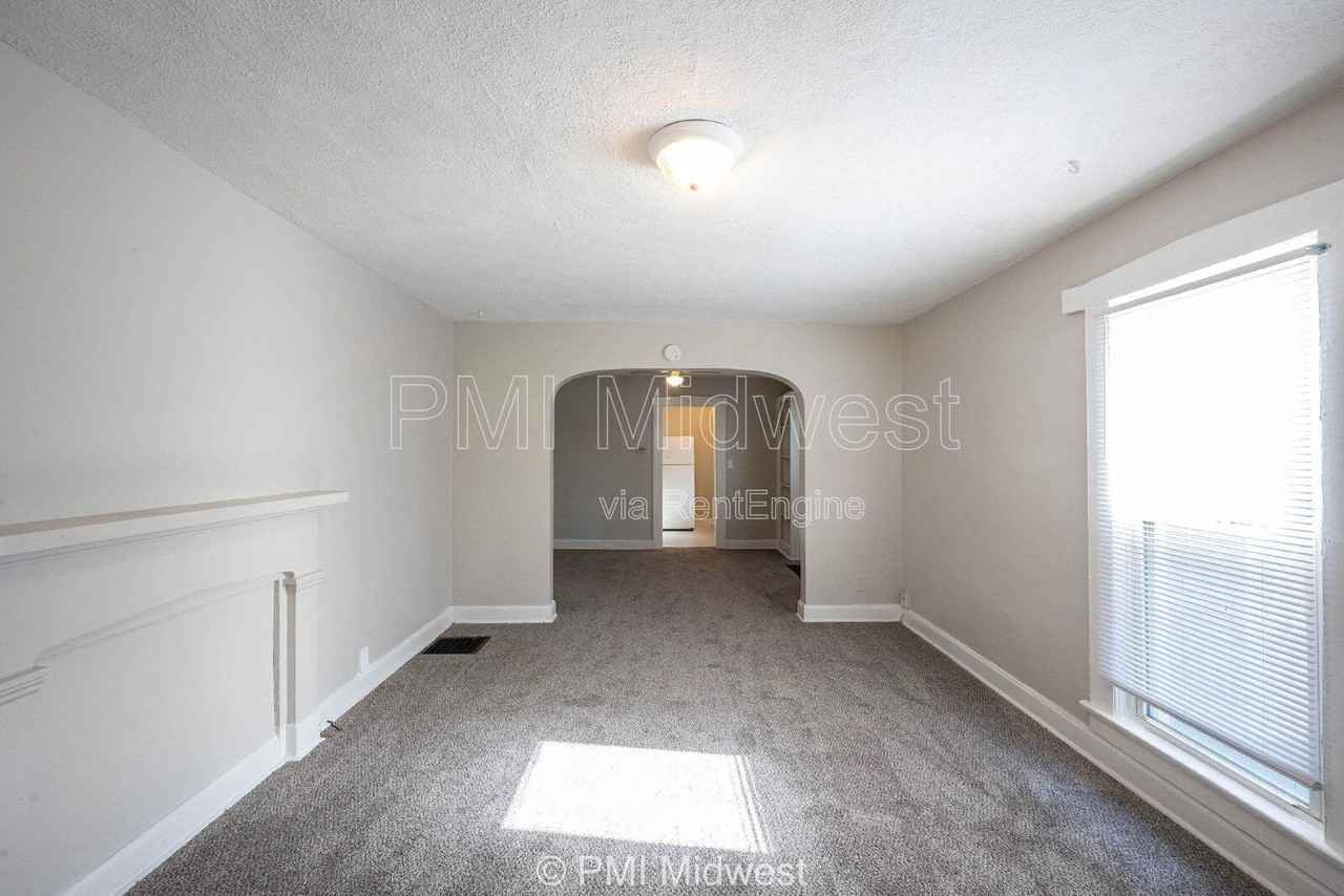 1214 W 25th St - Photo 3 of 20