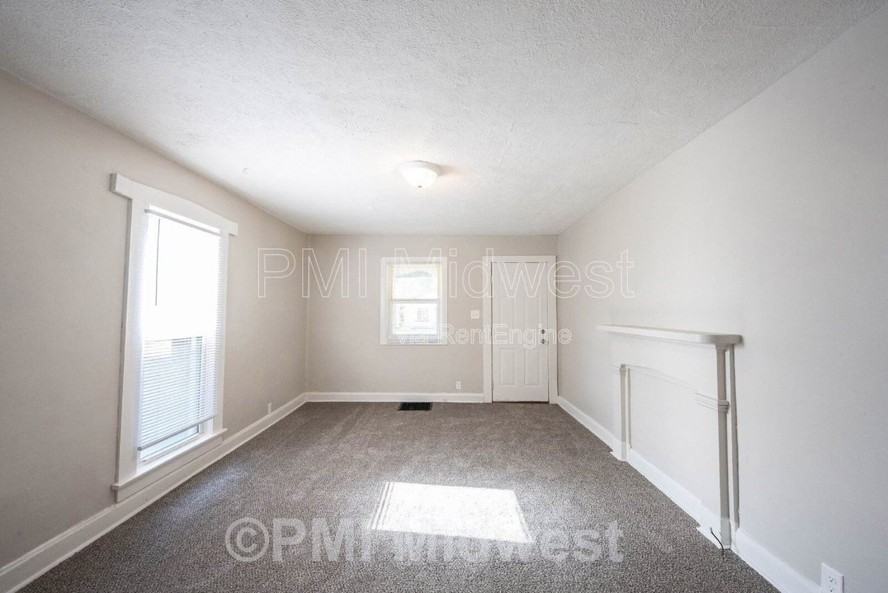 1214 W 25th St - Photo 4 of 20