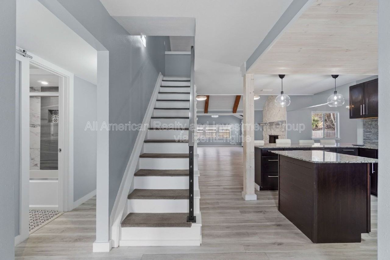 41 Solar St - Photo 5 of 35