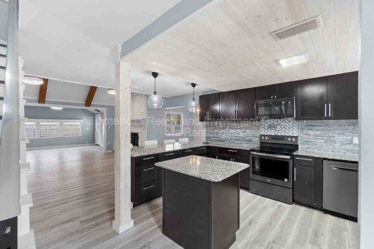 41 Solar St - Photo 6 of 35