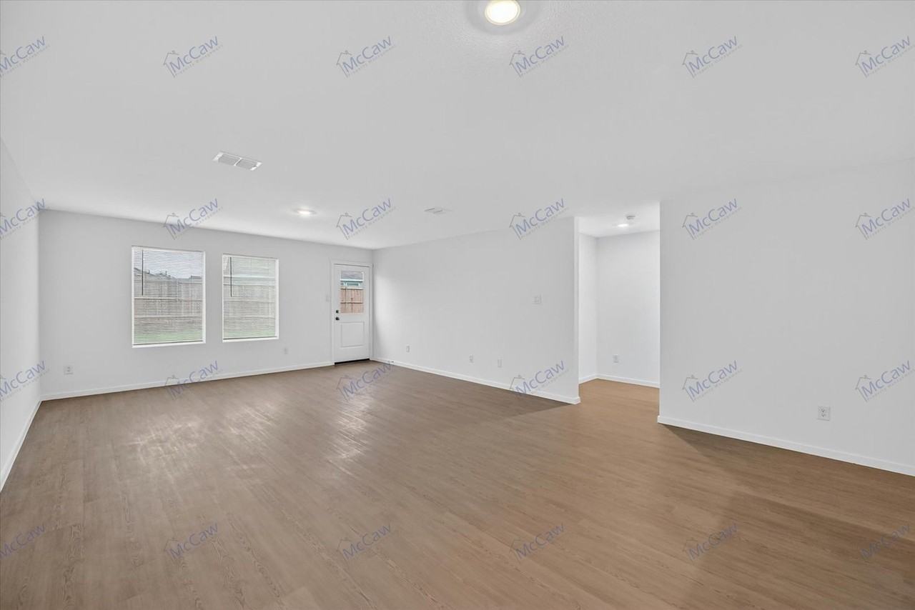 4041 Arklow St - Photo 3 of 19
