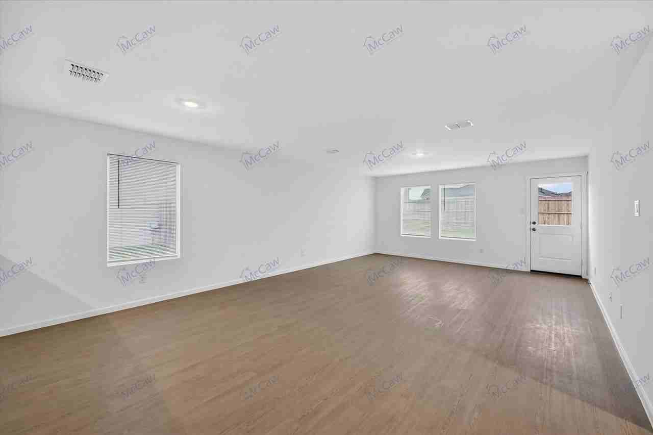 4041 Arklow St - Photo 4 of 19