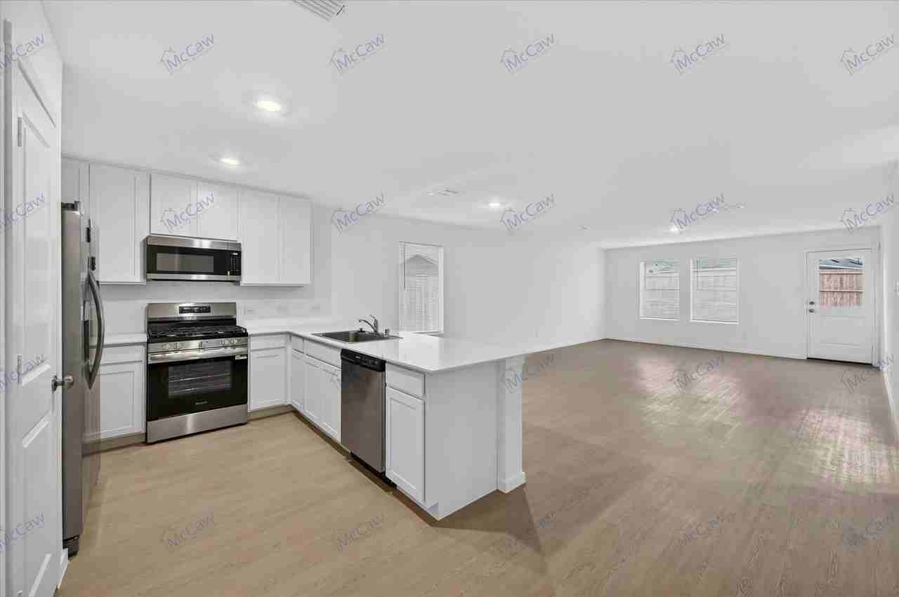 4041 Arklow St - Photo 5 of 19