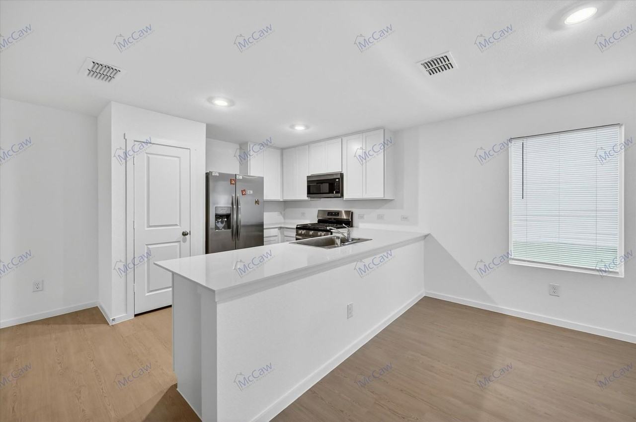 4041 Arklow St - Photo 7 of 19