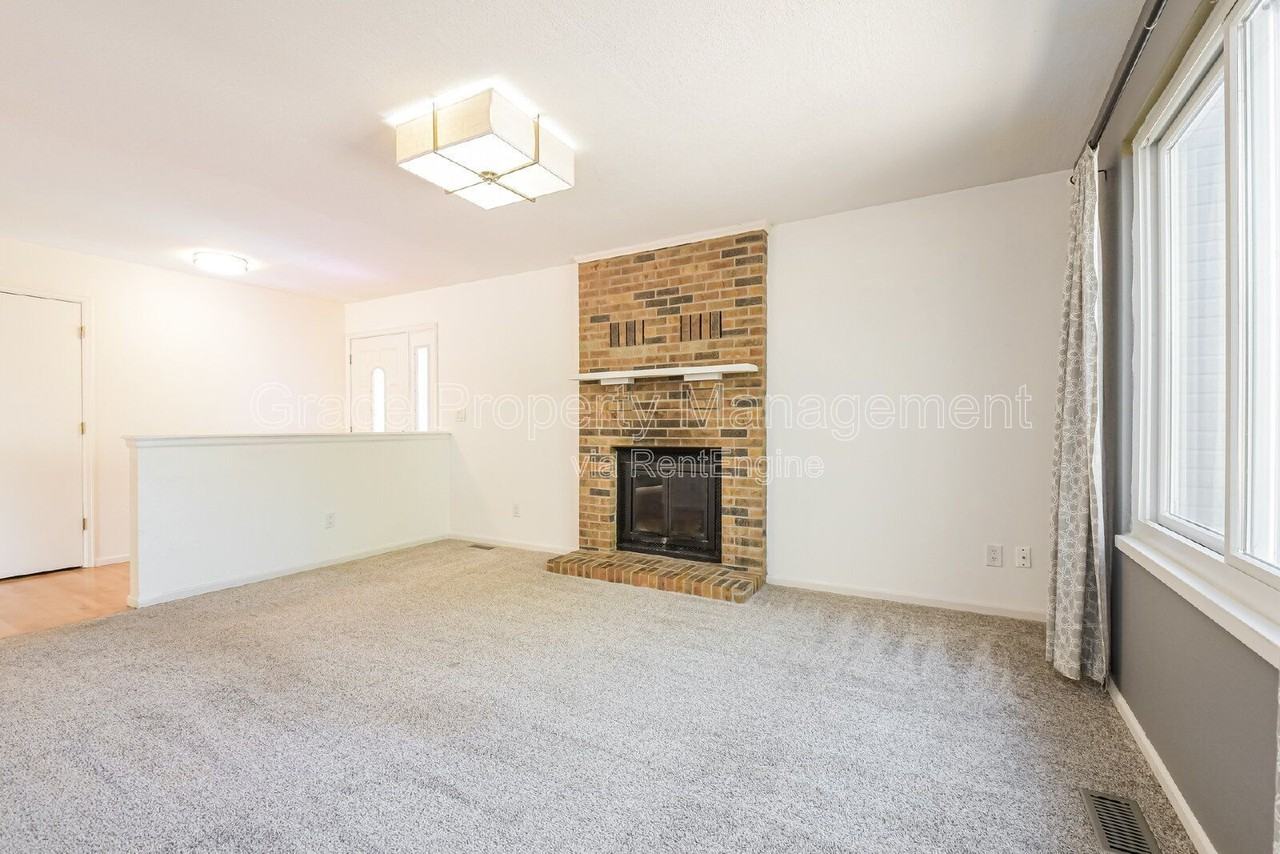 11748 Fillmore Pl - Photo 4 of 25