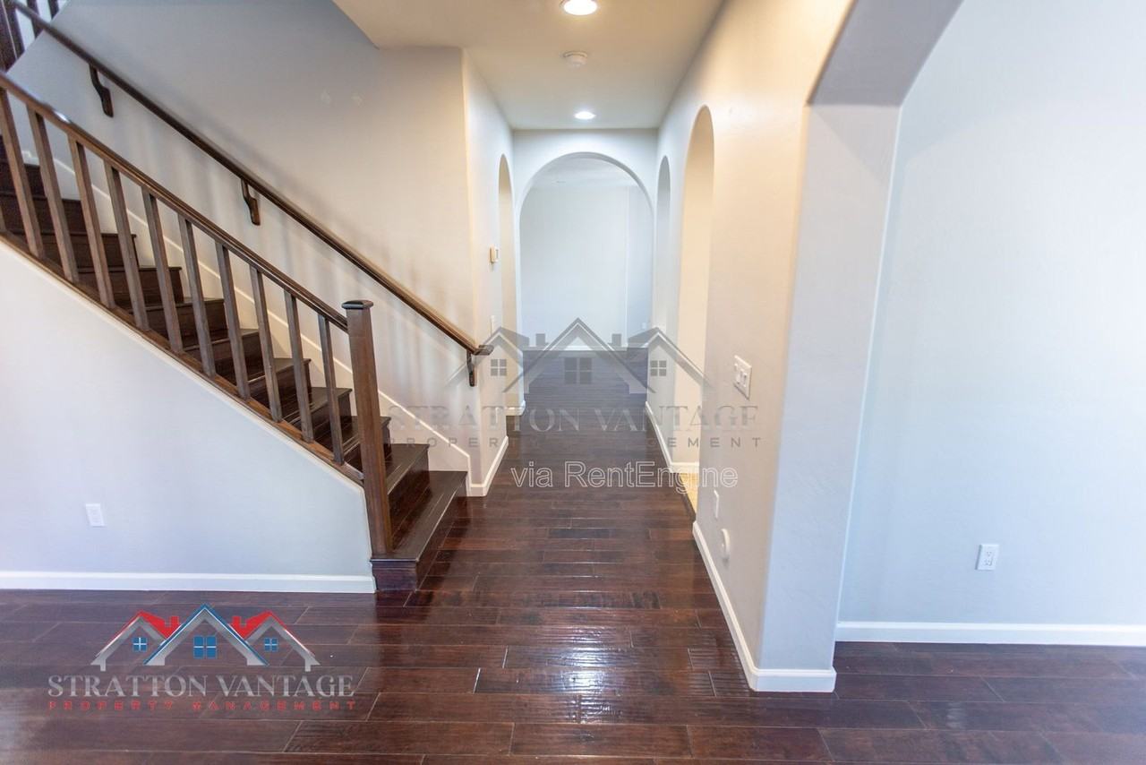829 S Huish Dr - Photo 6 of 50